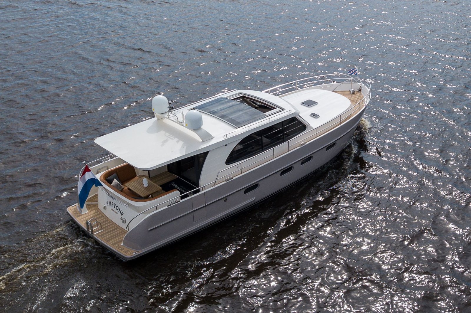 betaling Potentieel Centimeter Motorboot 'AMAZONE NoblesseCruiser 42 OC' huren in Friesland | Yachtcharter  Westerdijk